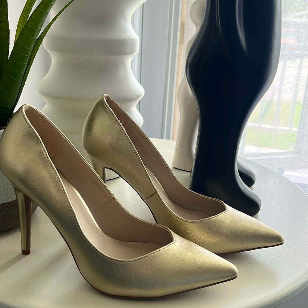 Golden heels, brand new